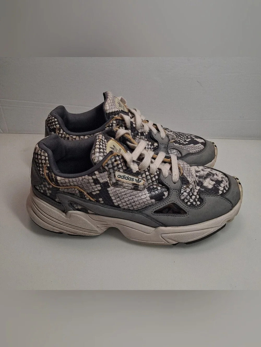 Adidas Womens Falcon W EH0192 Gray Graphic Print Lace Up Shoes Size 9 Pre-owned